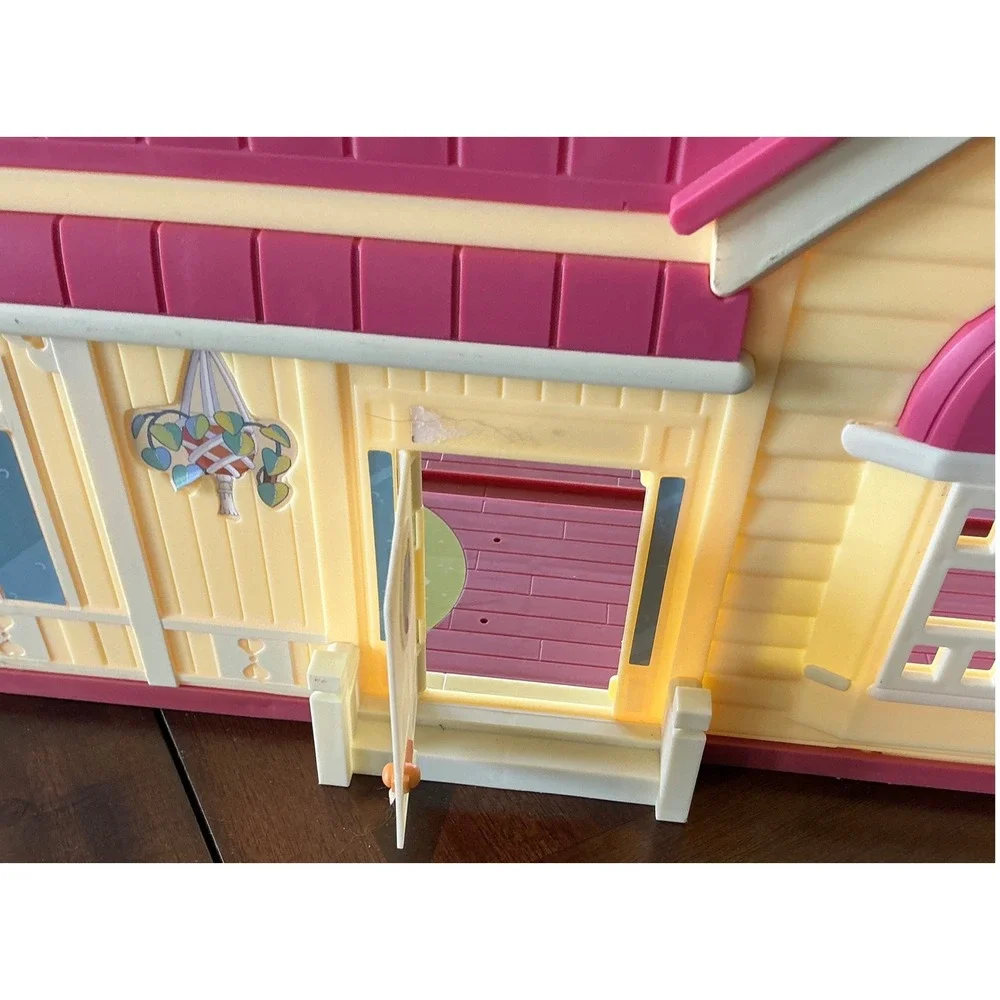 Bluey Moose Toys Ultimate Lights & Sounds Playhouse Heeler‎ Family Home AS-IS